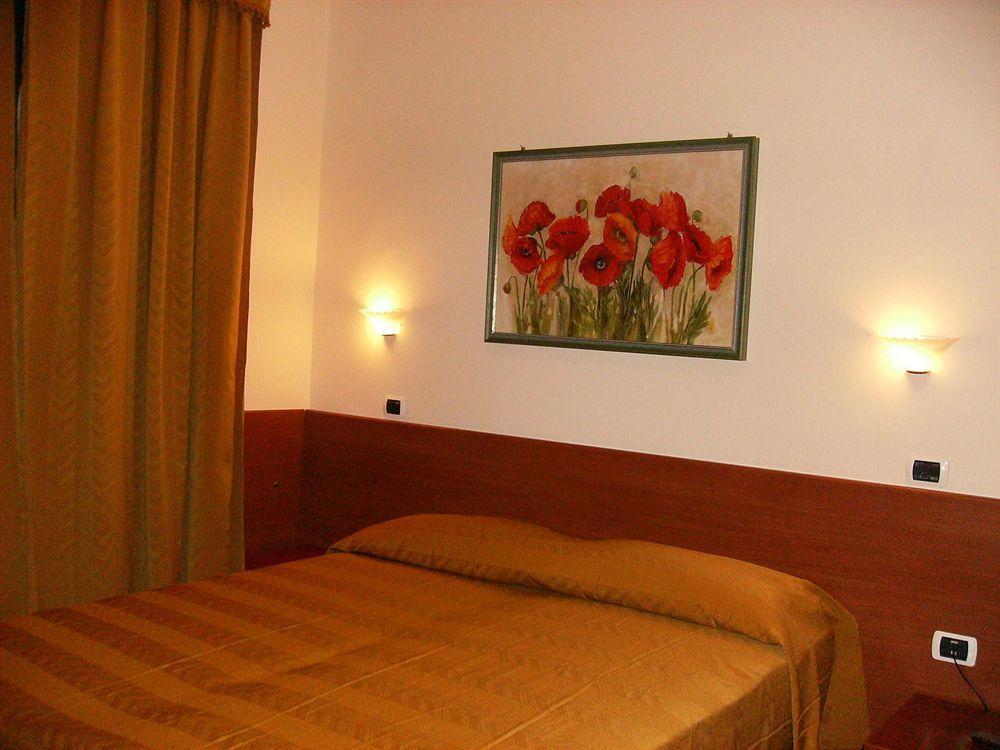 Everest Hotel