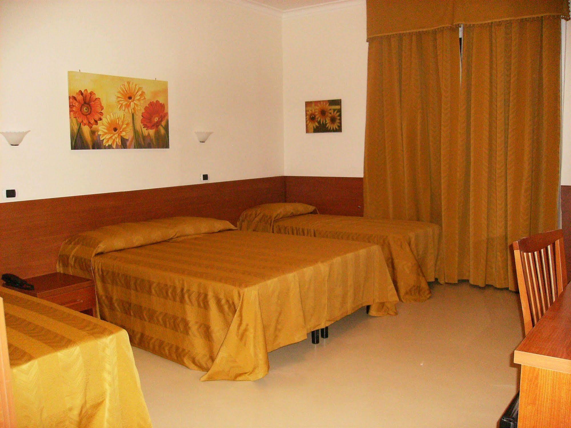 Everest Hotel 2*